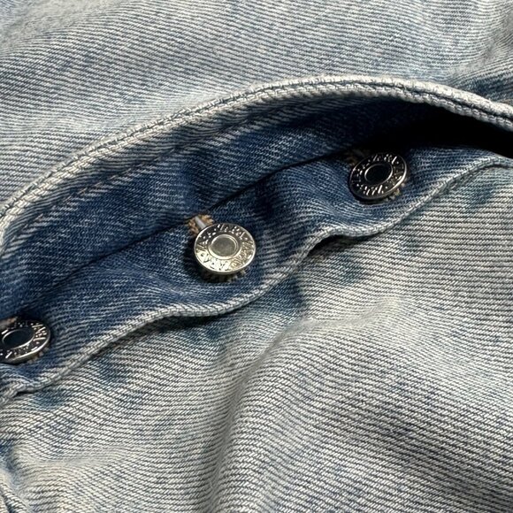 High-Waisted Distressed Button Up Denim Shorts Frayed Hem Zara Size 6 Beach - Picture 3 of 7